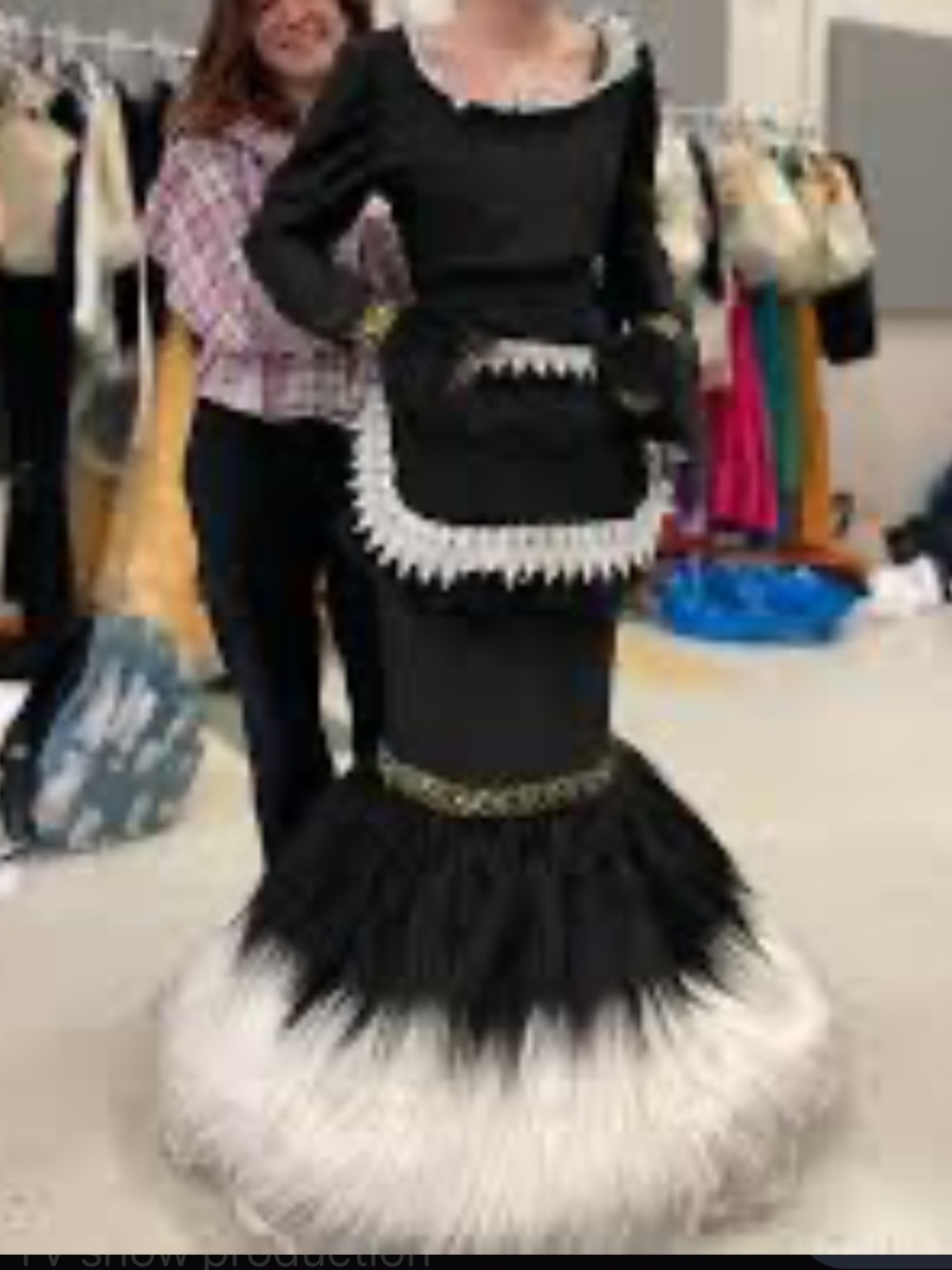 HalloweenCostumes FUN Costumes French Feather Duster Costume for Women XLarge